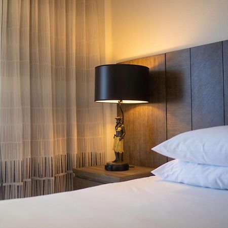 เอ็มบาสซี่ สวีทส์ โฮเต็ล ไวย์กิกิ บีชวอล์ค Hotel โฮโนลูลู ภายนอก รูปภาพ