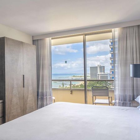 เอ็มบาสซี่ สวีทส์ โฮเต็ล ไวย์กิกิ บีชวอล์ค Hotel โฮโนลูลู ภายนอก รูปภาพ