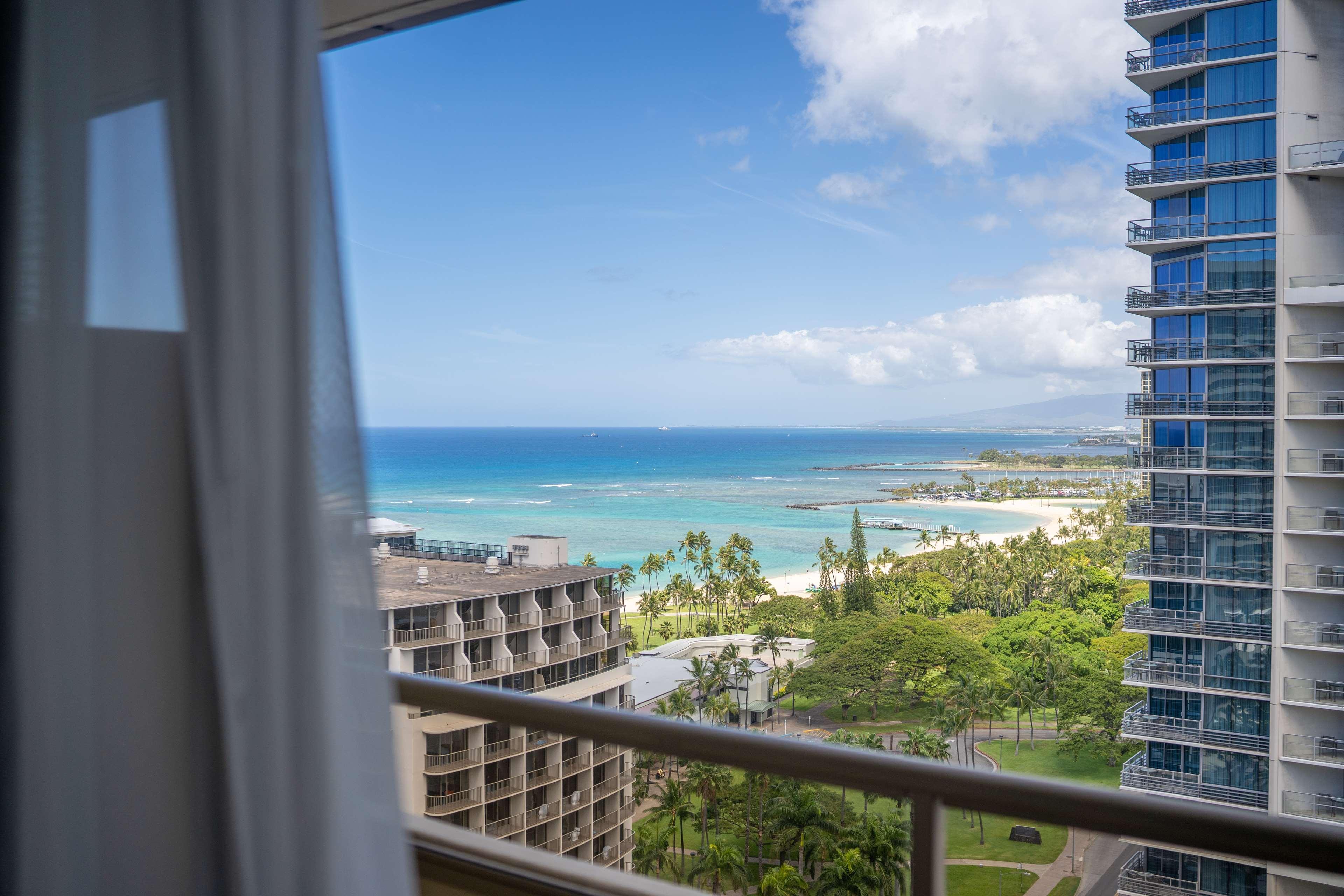 เอ็มบาสซี่ สวีทส์ โฮเต็ล ไวย์กิกิ บีชวอล์ค Hotel โฮโนลูลู ภายนอก รูปภาพ