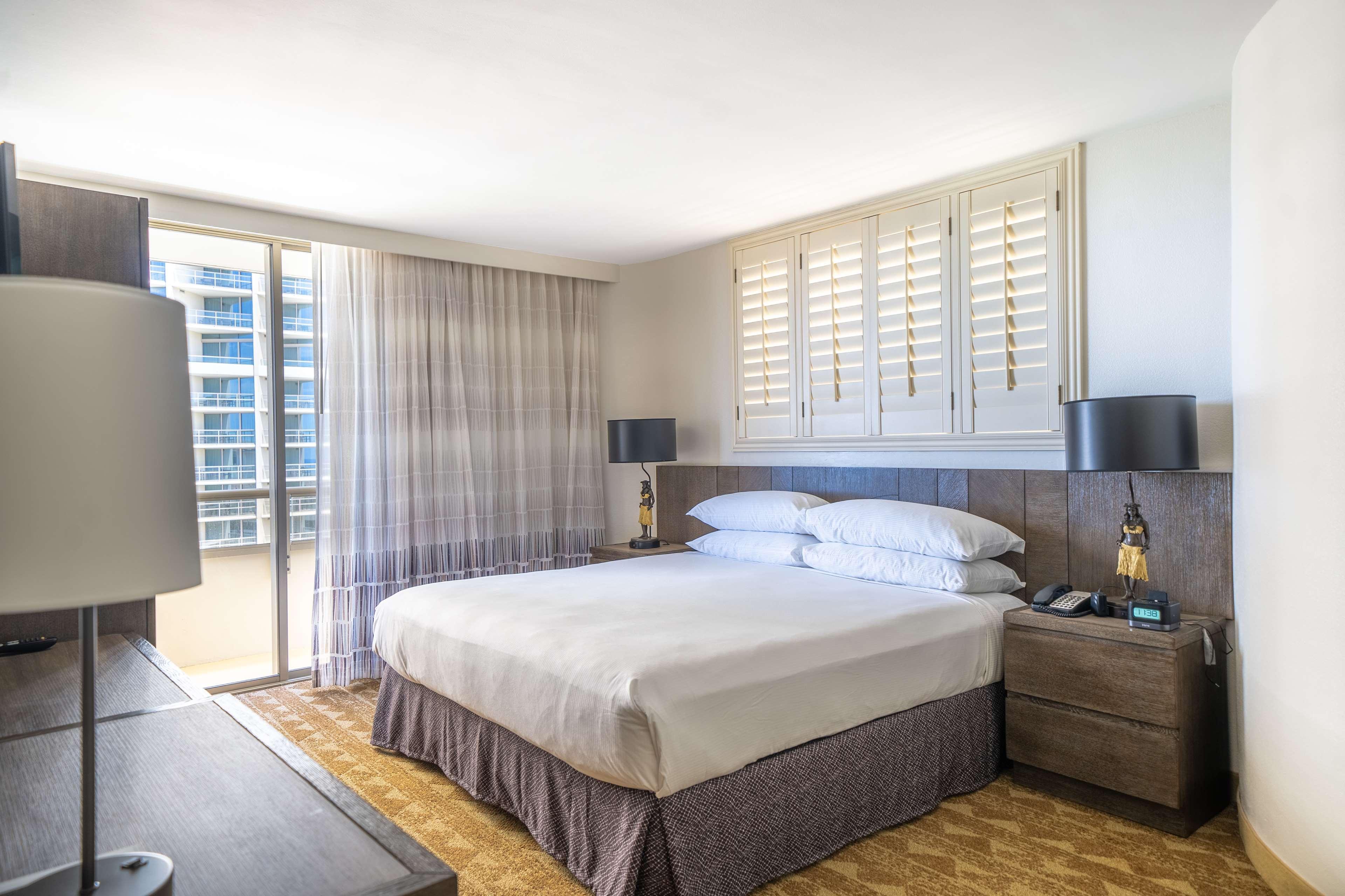 เอ็มบาสซี่ สวีทส์ โฮเต็ล ไวย์กิกิ บีชวอล์ค Hotel โฮโนลูลู ภายนอก รูปภาพ