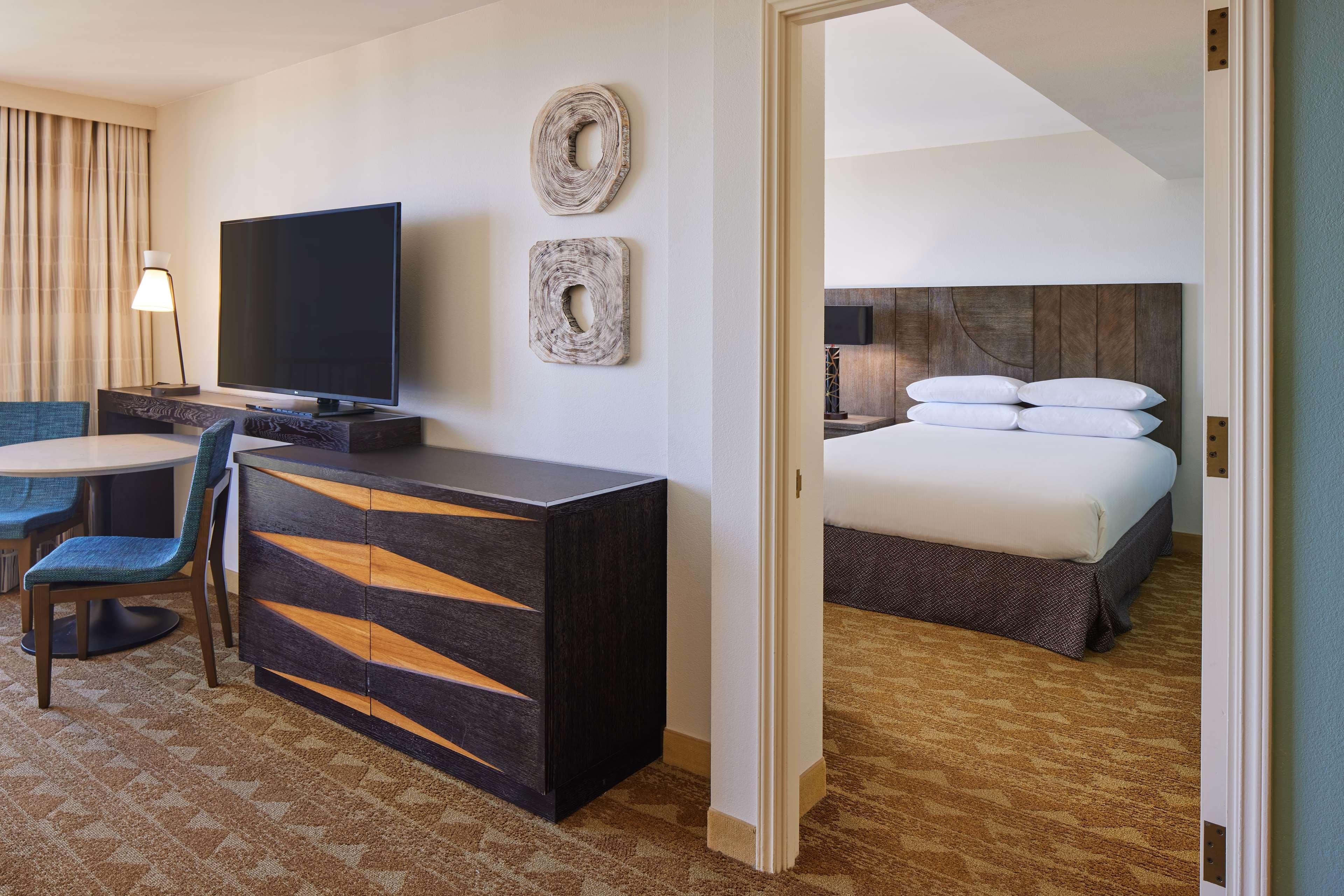เอ็มบาสซี่ สวีทส์ โฮเต็ล ไวย์กิกิ บีชวอล์ค Hotel โฮโนลูลู ภายนอก รูปภาพ