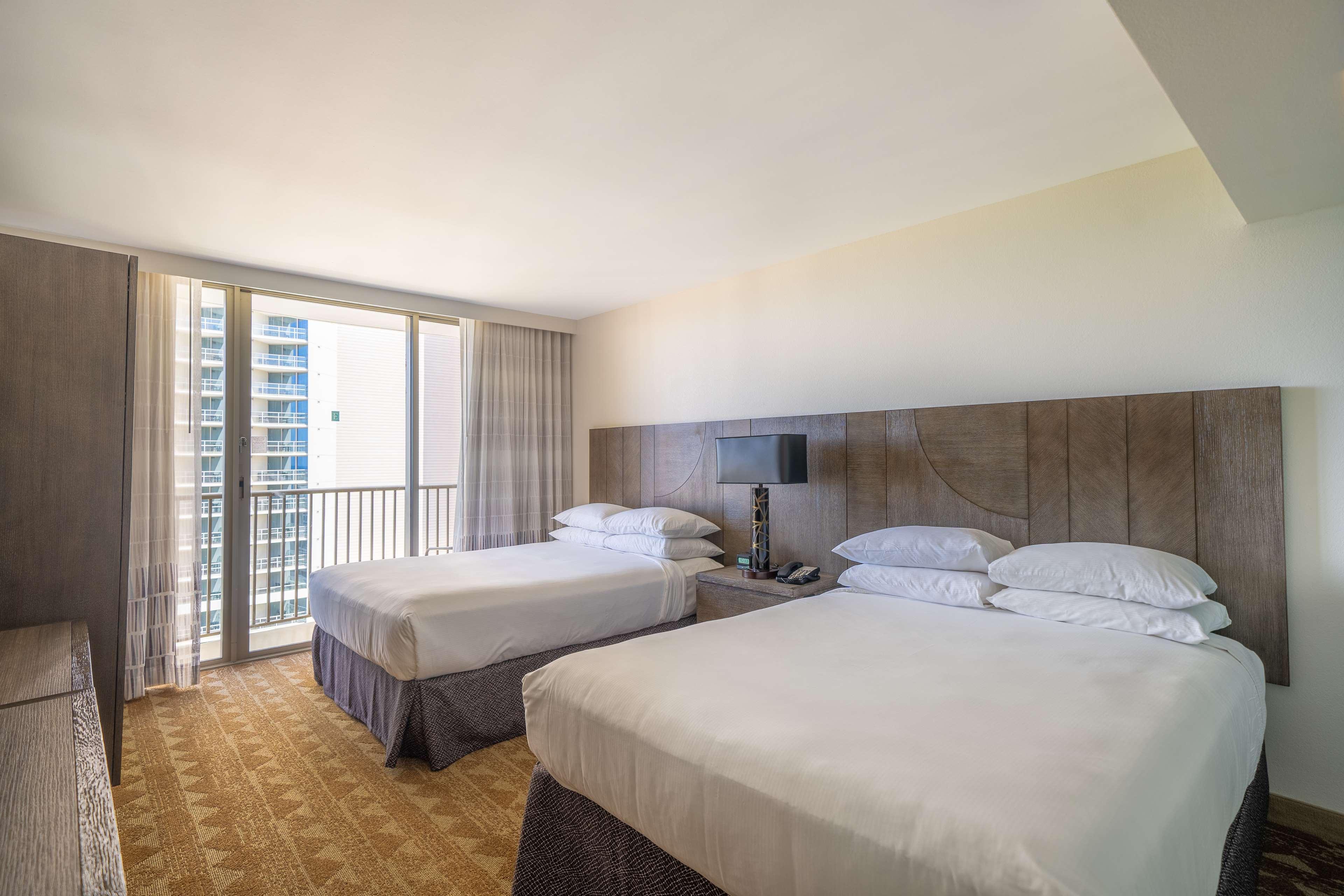 เอ็มบาสซี่ สวีทส์ โฮเต็ล ไวย์กิกิ บีชวอล์ค Hotel โฮโนลูลู ภายนอก รูปภาพ