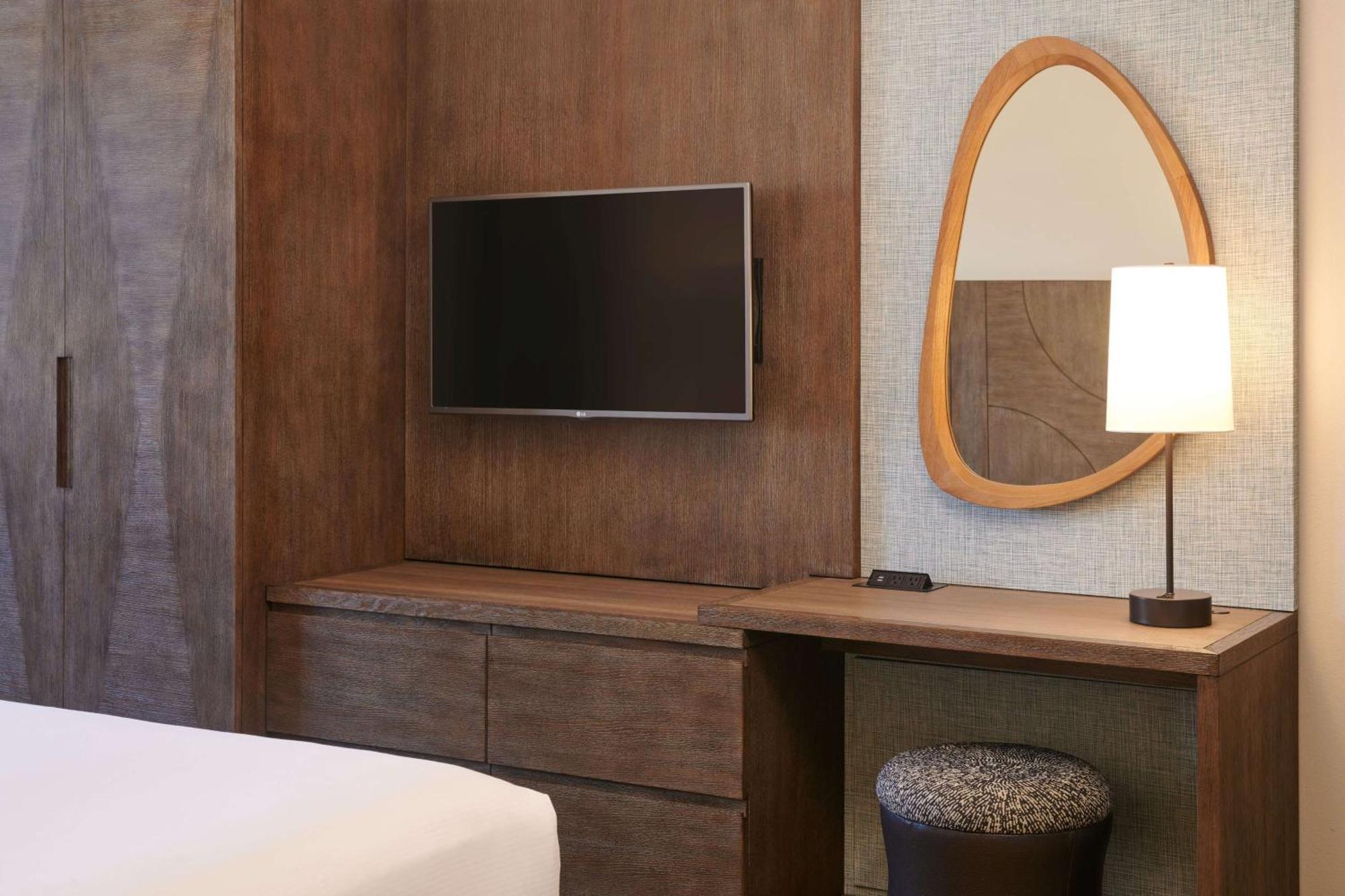 เอ็มบาสซี่ สวีทส์ โฮเต็ล ไวย์กิกิ บีชวอล์ค Hotel โฮโนลูลู ภายนอก รูปภาพ